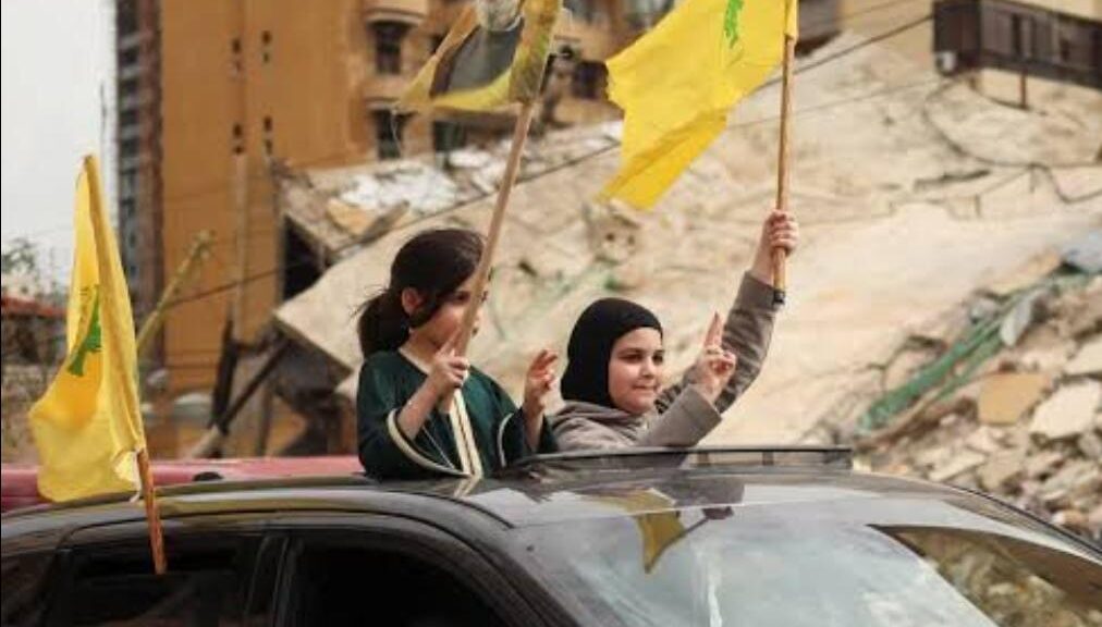 Cautious civilian returns in southern Lebanon amid fragile ceasefire and expanding buffer zone