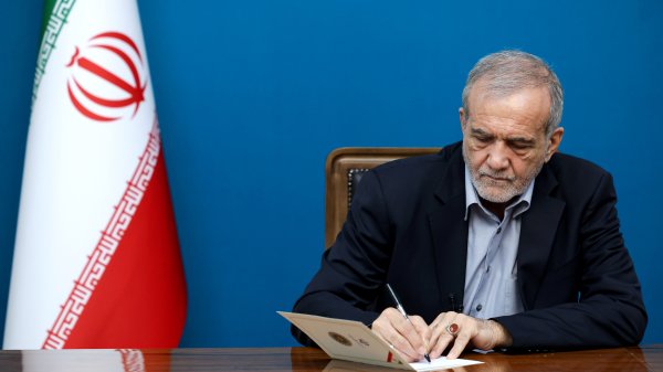 Between Pezeshkian’s Peace Push and the Guard’s Threats: Who Controls Iran’s Hormuz Strategy?